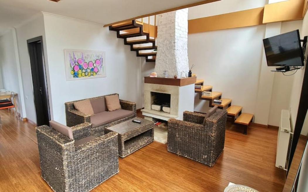 Duplex Apartment In The City Center Tbilisi Buitenkant foto